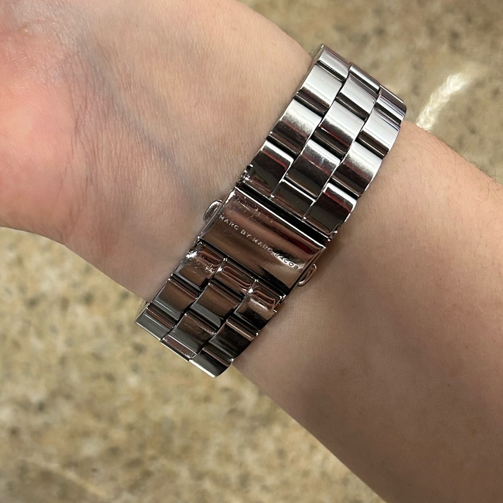 Marc Jacobs Watch - Picture 5 of 7